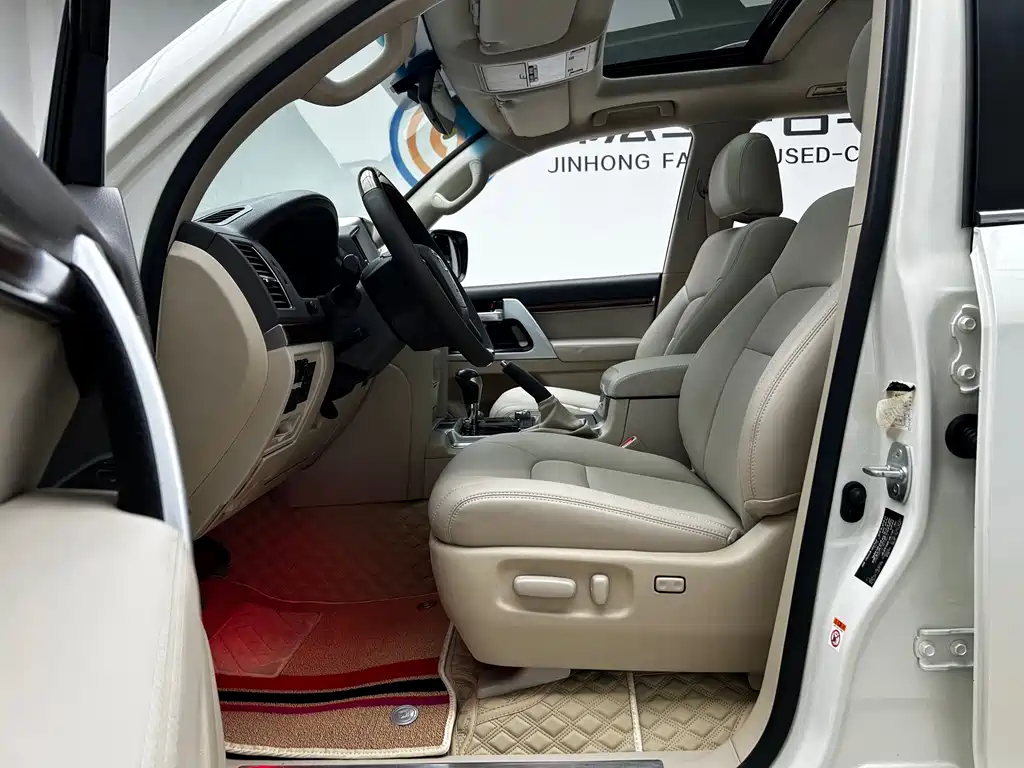 Toyota Land Cruiser (Imported) 2019 Model 5.7L Middle East Version 2018 - thumbnail 7