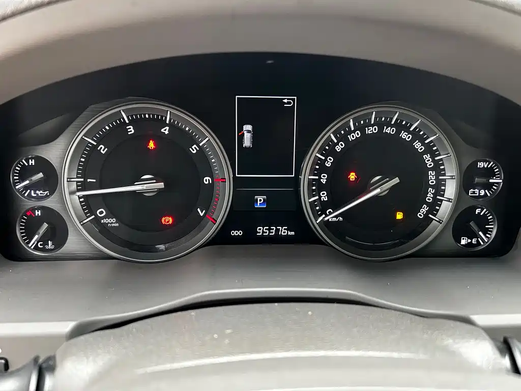 Toyota Land Cruiser (Imported) 2019 Model 5.7L Middle East Version 2018 - thumbnail 8