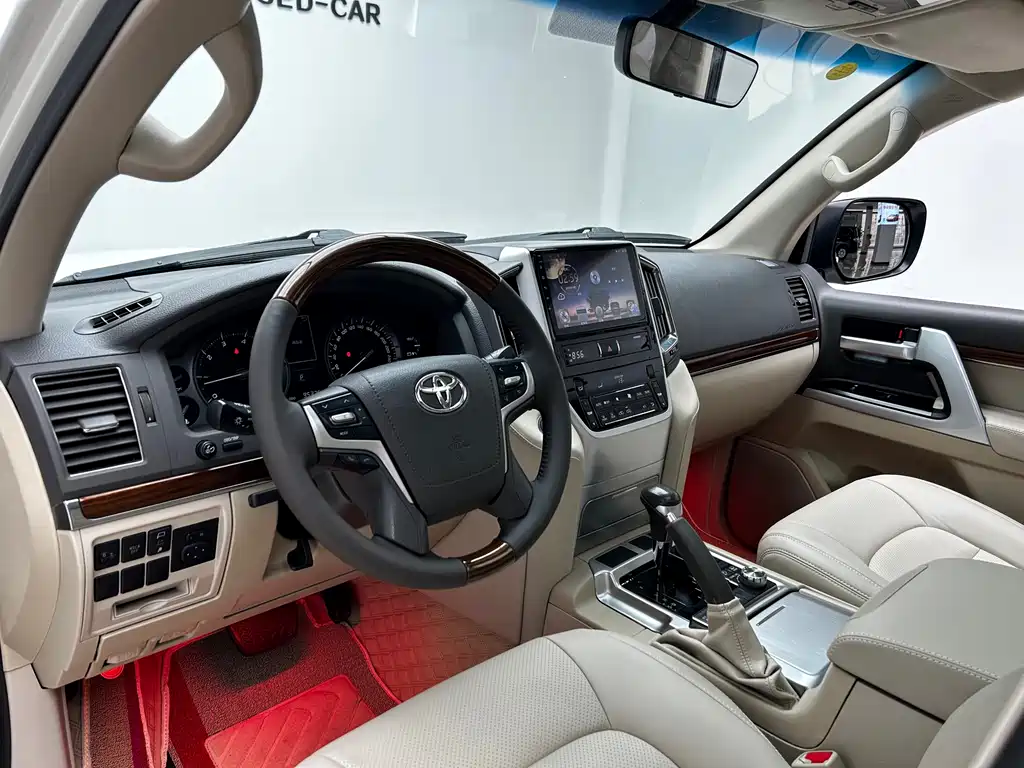 Toyota Land Cruiser (Imported) 2019 Model 5.7L Middle East Version 2018 - thumbnail 9