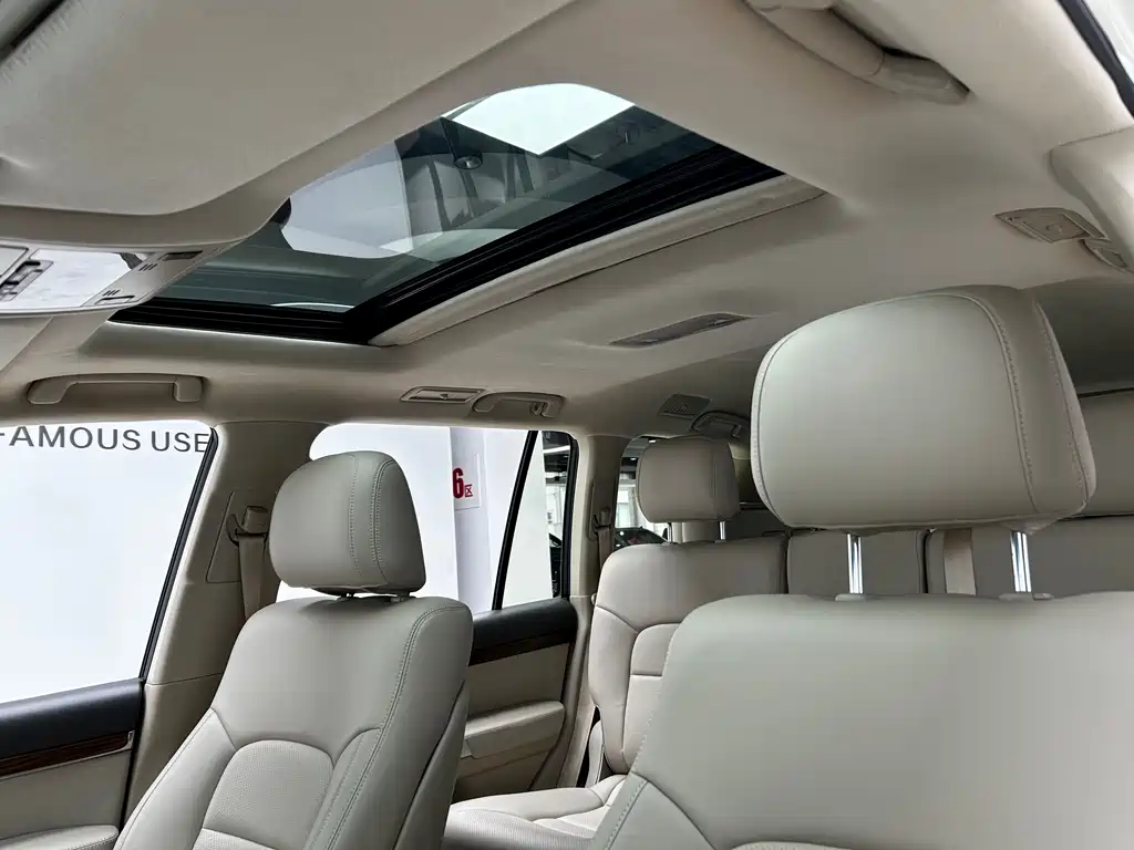Toyota Land Cruiser (Imported) 2019 Model 5.7L Middle East Version 2018 - thumbnail 10