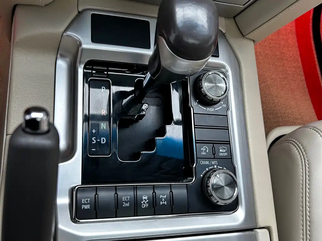 Toyota Land Cruiser (Imported) 2019 Model 5.7L Middle East Version 2018 - thumbnail 11