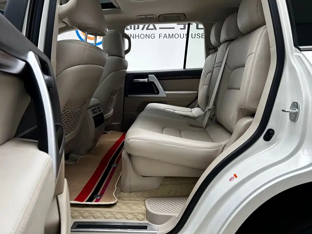 Toyota Land Cruiser (Imported) 2019 Model 5.7L Middle East Version 2018 - thumbnail 12