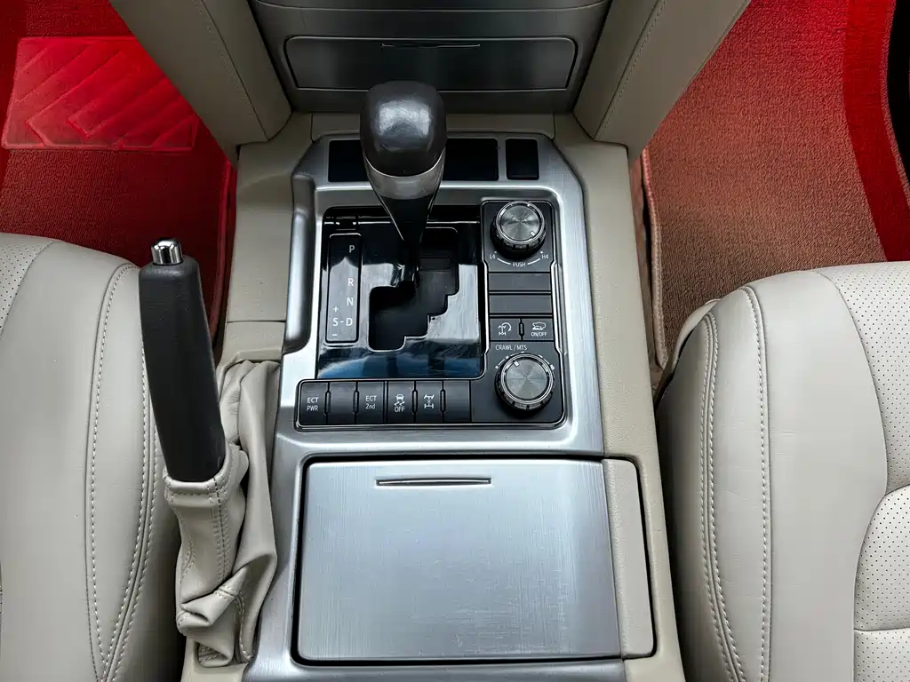 Toyota Land Cruiser (Imported) 2019 Model 5.7L Middle East Version 2018 - thumbnail 15