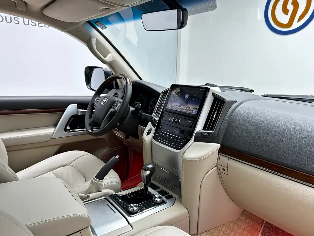 Toyota Land Cruiser (Imported) 2019 Model 5.7L Middle East Version 2018 - thumbnail 18
