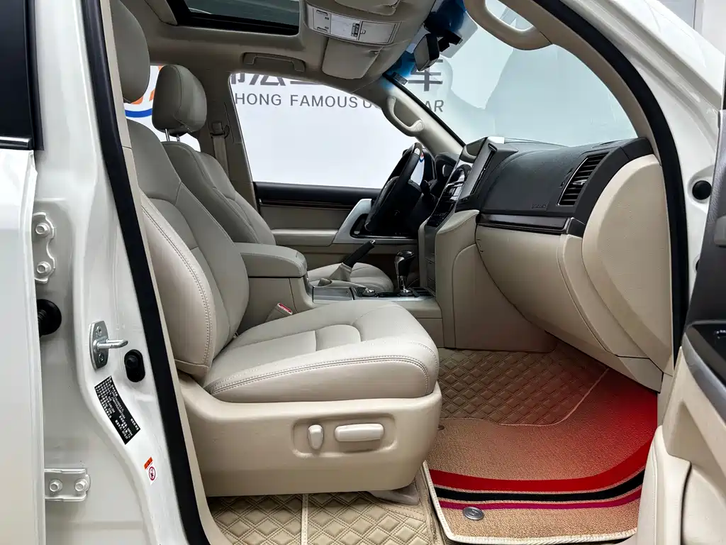 Toyota Land Cruiser (Imported) 2019 Model 5.7L Middle East Version 2018 - thumbnail 19