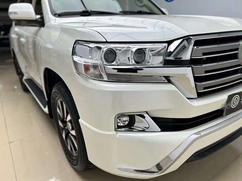 Toyota Land Cruiser (Imported) 2019 Model 5.7L Middle East Version 2018 - thumbnail 21