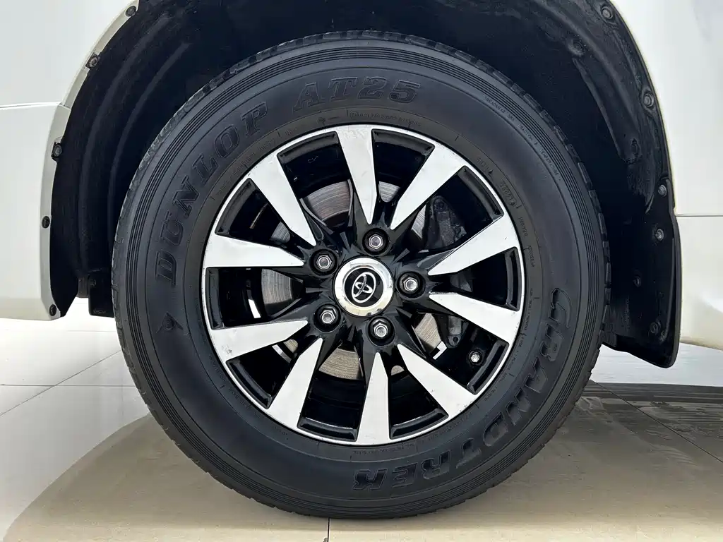 Toyota Land Cruiser (Imported) 2019 Model 5.7L Middle East Version 2018 - thumbnail 22