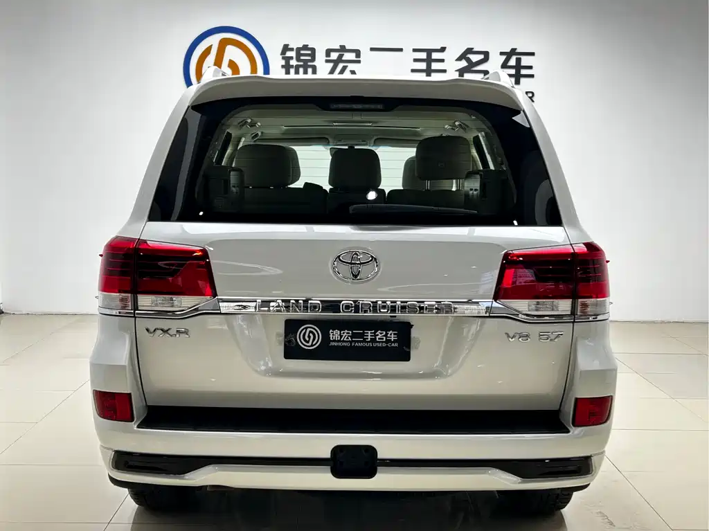 Toyota Land Cruiser (Imported) 2019 Model 5.7L Middle East Version 2018 - thumbnail 24