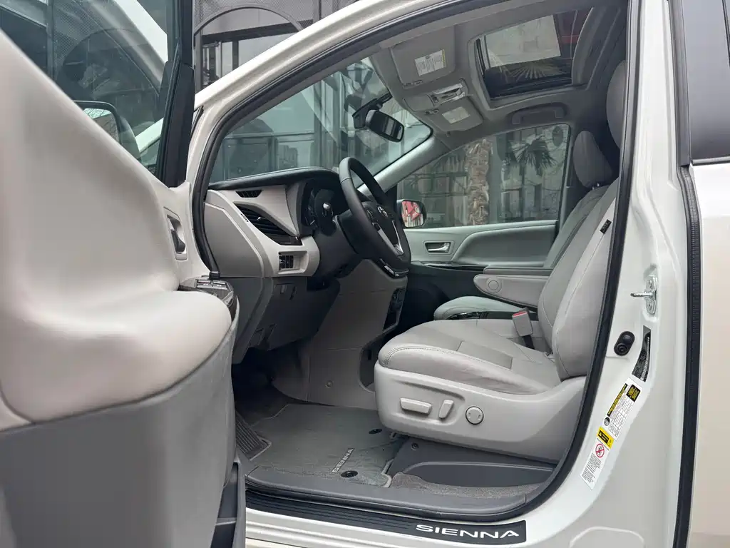 Toyota Toyota Sienna 2019 3.5L Standard Edition 2019 - thumbnail 4