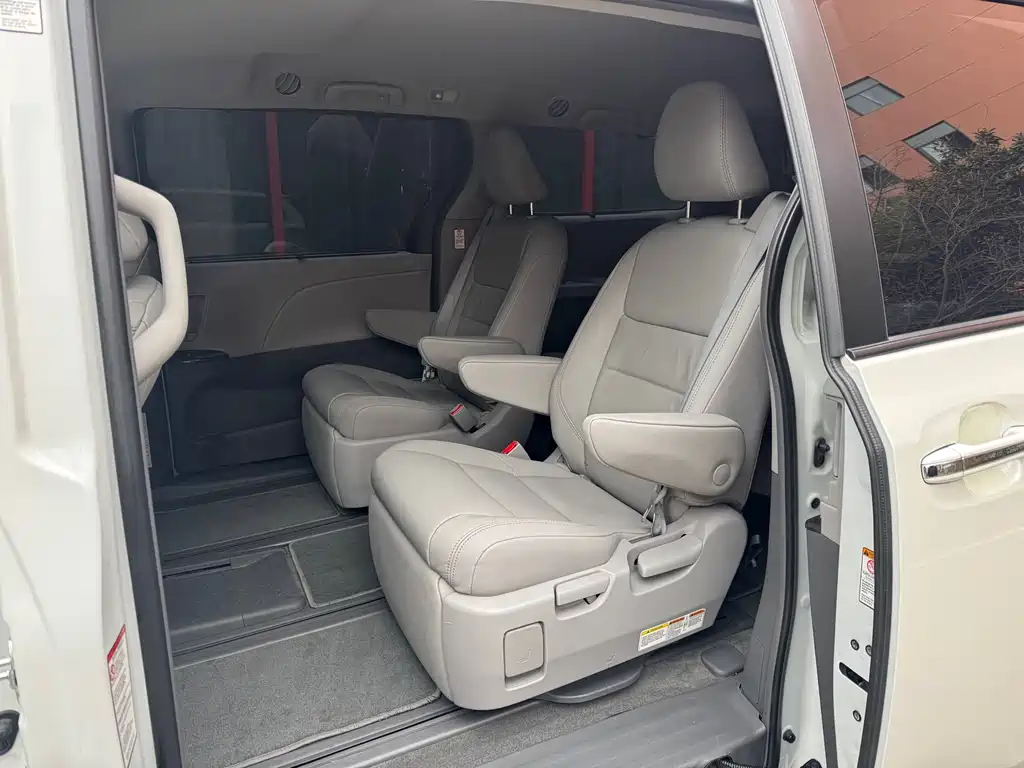 Toyota Toyota Sienna 2019 3.5L Standard Edition 2019 - thumbnail 6