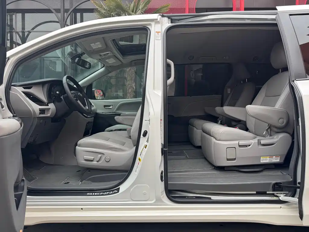 Toyota Toyota Sienna 2019 3.5L Standard Edition 2019 - thumbnail 7