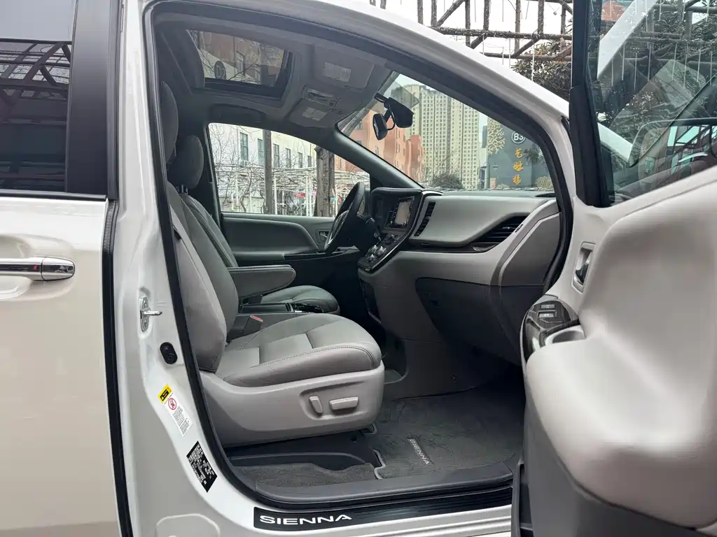 Toyota Toyota Sienna 2019 3.5L Standard Edition 2019 - thumbnail 8
