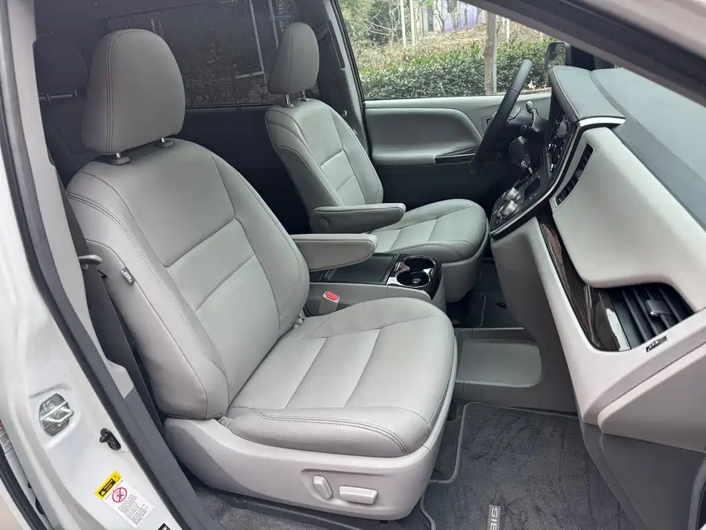 Toyota Toyota Sienna 2019 3.5L Standard Edition 2019 - thumbnail 9