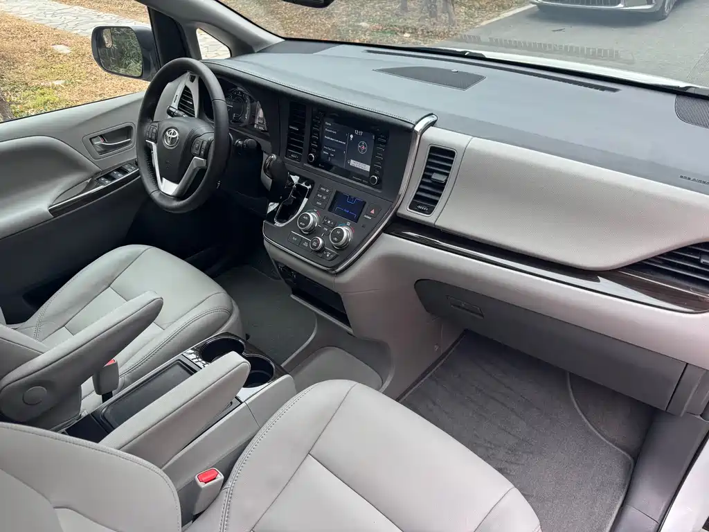 Toyota Toyota Sienna 2019 3.5L Standard Edition 2019 - thumbnail 10