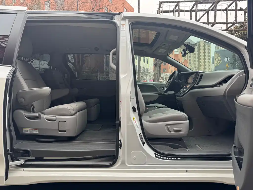 Toyota Toyota Sienna 2019 3.5L Standard Edition 2019 - thumbnail 11