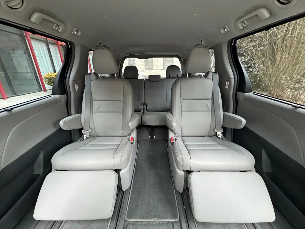 Toyota Toyota Sienna 2019 3.5L Standard Edition 2019 - thumbnail 14