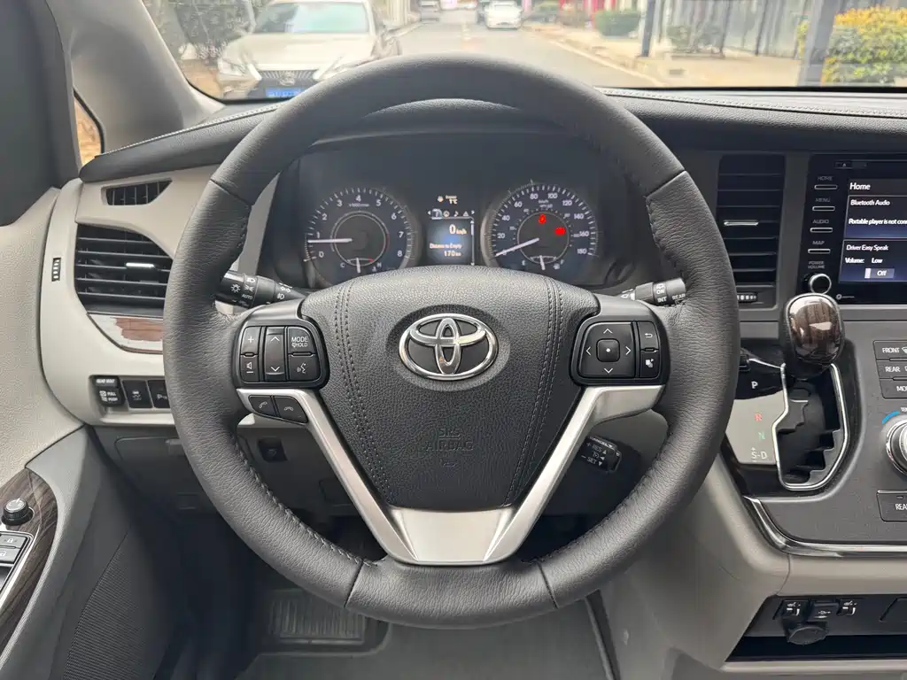 Toyota Toyota Sienna 2019 3.5L Standard Edition 2019 - thumbnail 16