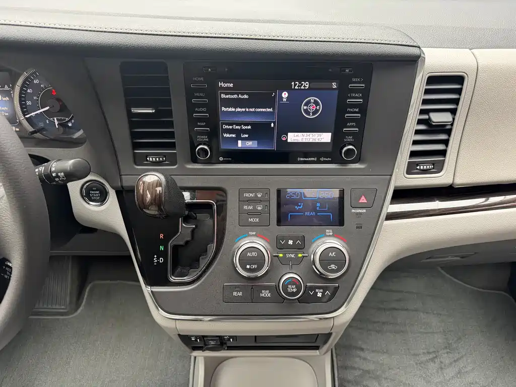 Toyota Toyota Sienna 2019 3.5L Standard Edition 2019 - thumbnail 18