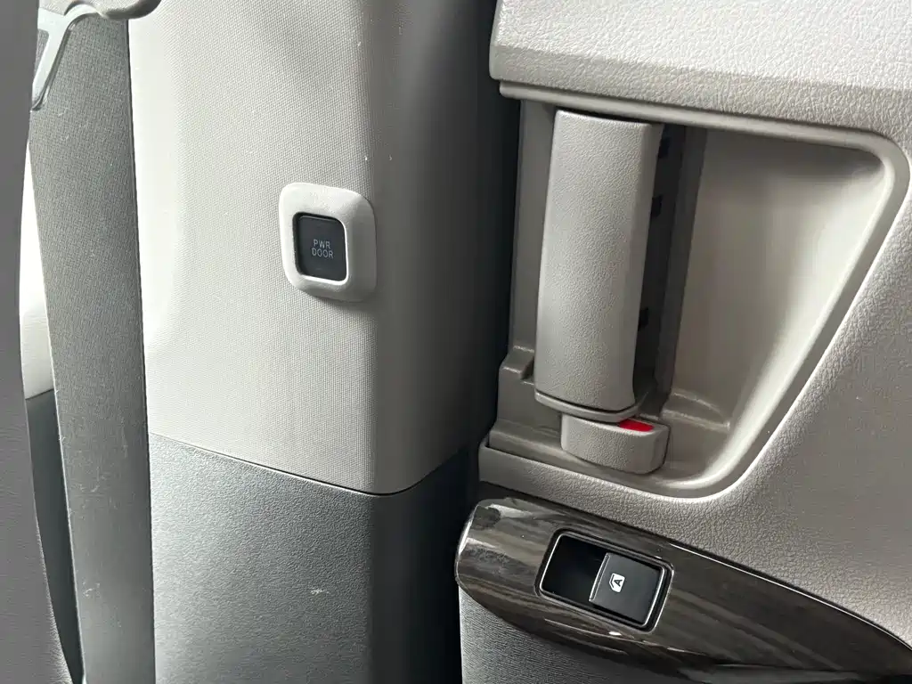 Toyota Toyota Sienna 2019 3.5L Standard Edition 2019 - thumbnail 21