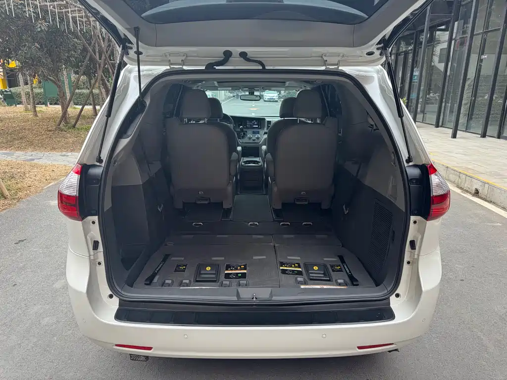 Toyota Toyota Sienna 2019 3.5L Standard Edition 2019 - thumbnail 24