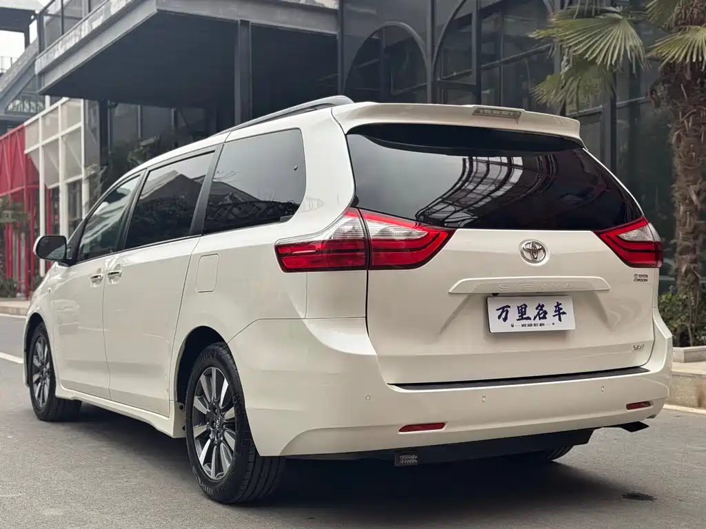 Toyota Toyota Sienna 2019 3.5L Standard Edition 2019 - thumbnail 28