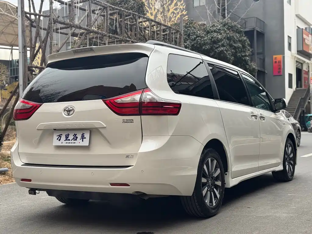 Toyota Toyota Sienna 2019 3.5L Standard Edition 2019 - thumbnail 30