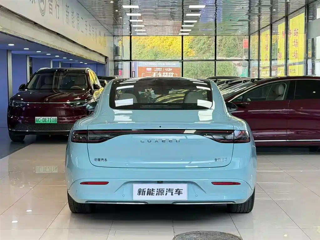 Zhijie Aito S7 2025 705km Max 2024 - thumbnail 4