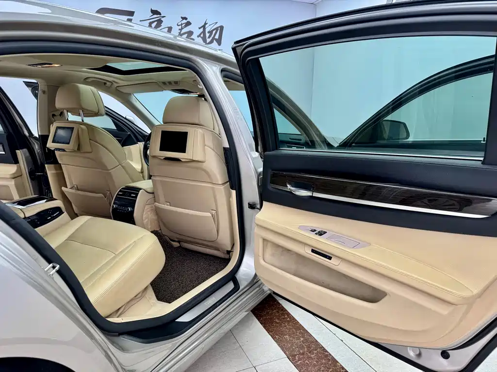 BMW BMW 7 Series 2009 730Li Luxury Edition 2011 - thumbnail 10