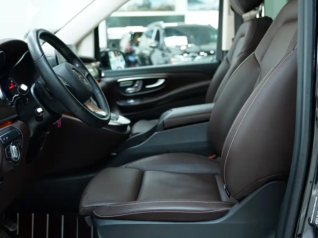 Mercedes-Benz Mercedes-Benz V-Class 2022 V 260 L Long Wheelbase Luxury Edition 2023 - thumbnail 4