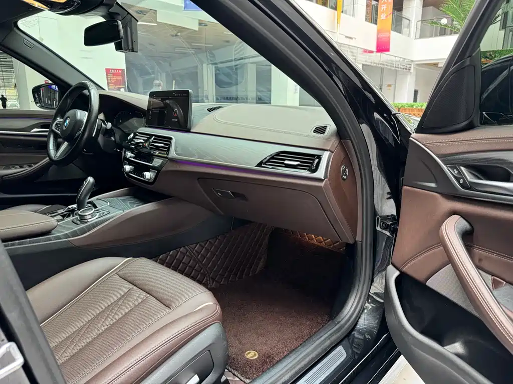 BMW BMW 5 Series 2022 530Li Leading Model M Sport Package 2022 - thumbnail 16