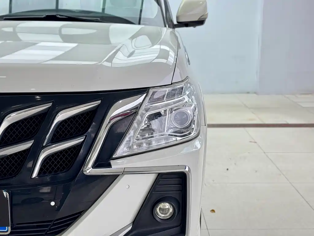 Nissan Nissan Patrol 2018 4.0L Premium 2019 - thumbnail 4