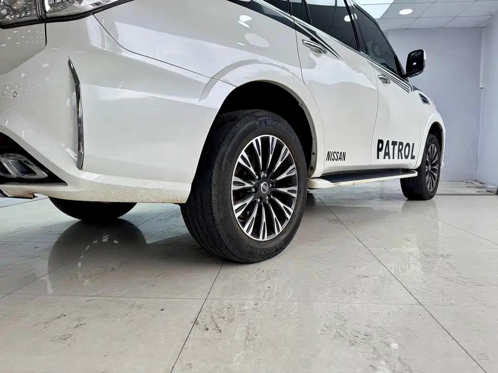 Nissan Nissan Patrol 2018 4.0L Premium 2019 - thumbnail 20