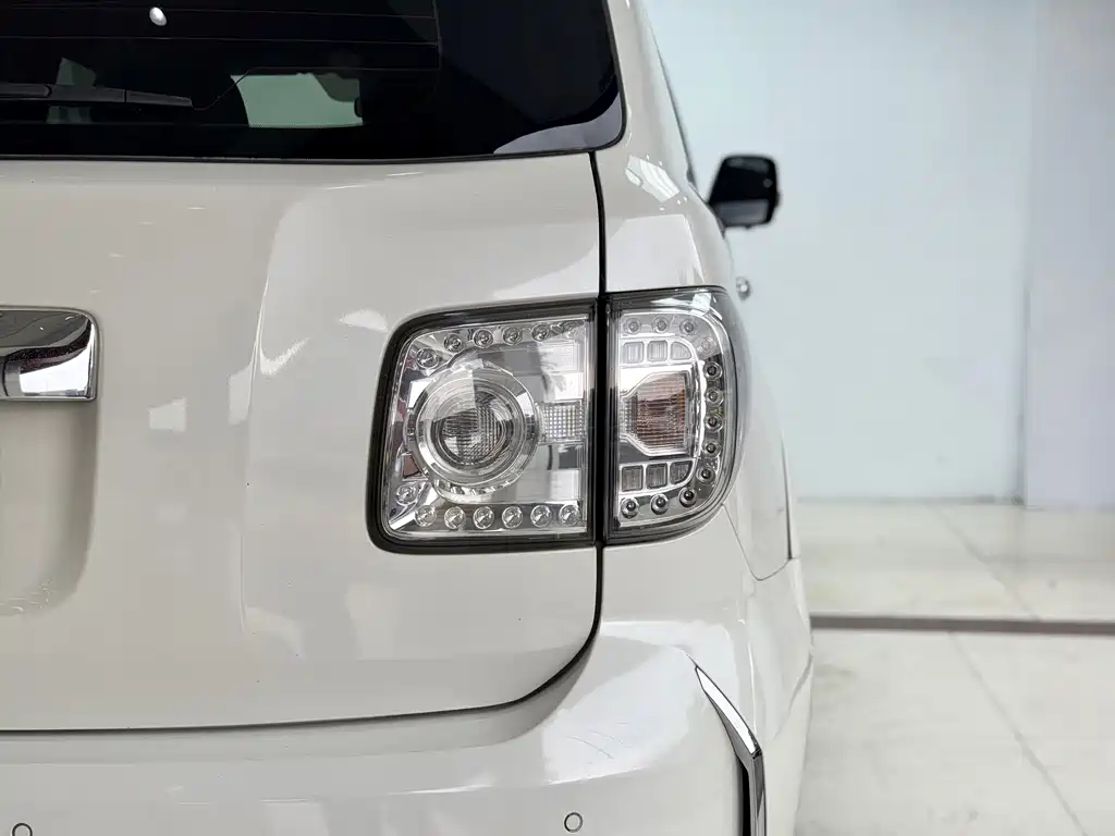 Nissan Nissan Patrol 2018 4.0L Premium 2019 - thumbnail 24