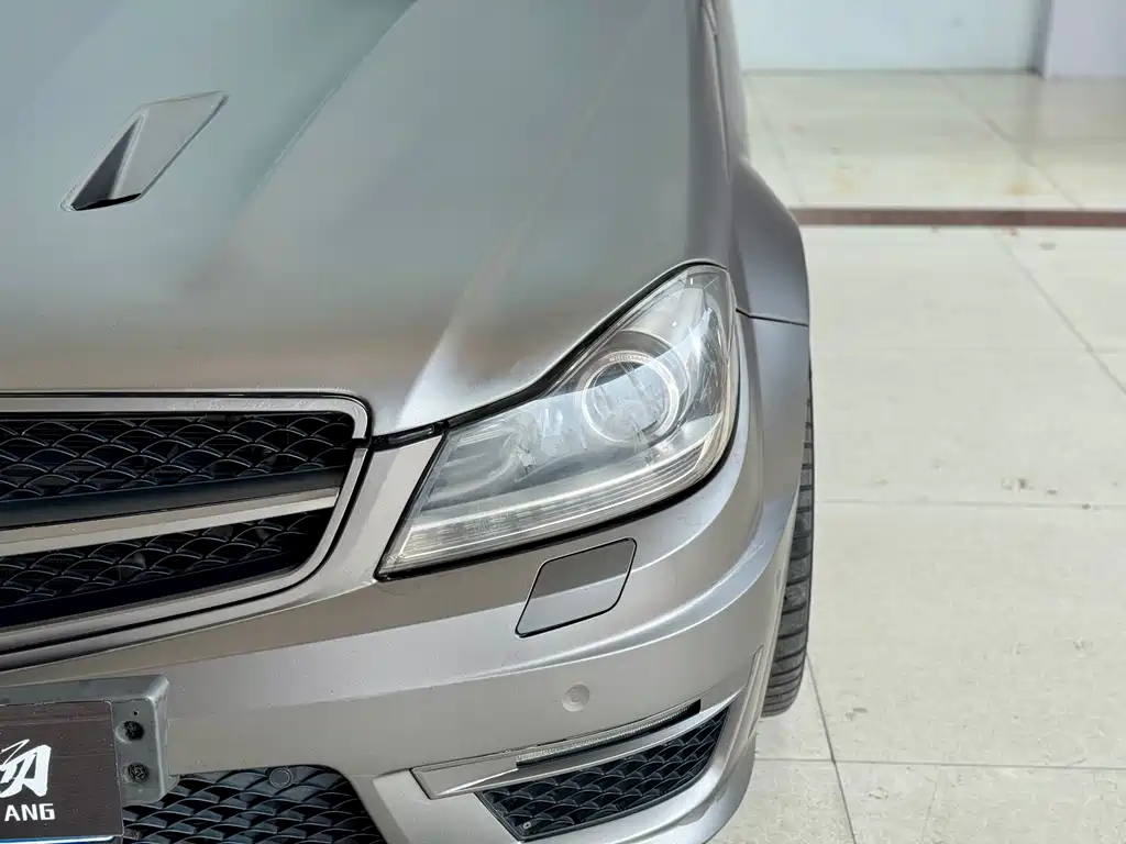 Mercedes-Benz Mercedes-Benz C-Class AMG 2010 AMG C 63 Sport Plus Edition 2012 - thumbnail 5