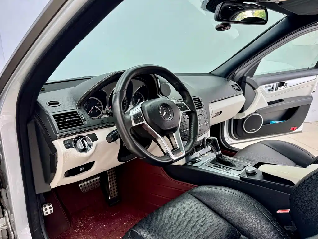 Mercedes-Benz Mercedes-Benz C-Class AMG 2010 AMG C 63 Sport Plus Edition 2012 - thumbnail 7