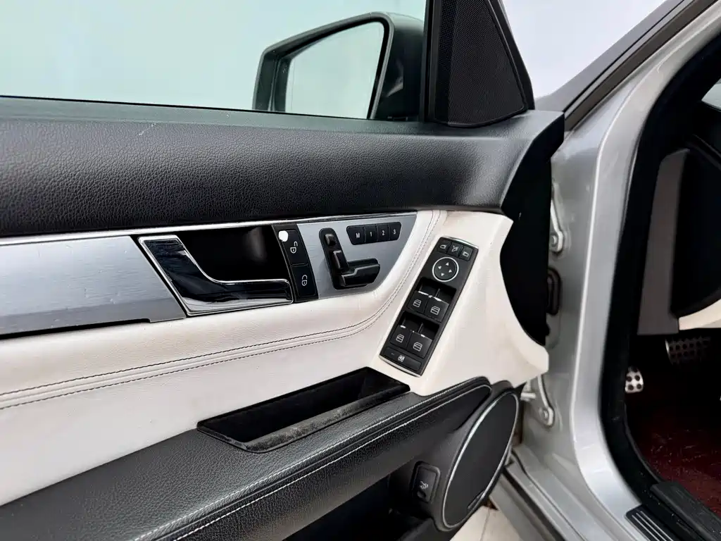 Mercedes-Benz Mercedes-Benz C-Class AMG 2010 AMG C 63 Sport Plus Edition 2012 - thumbnail 9