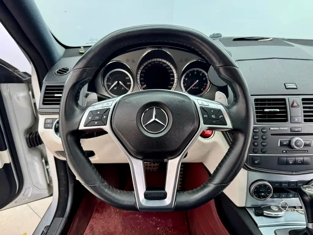 Mercedes-Benz Mercedes-Benz C-Class AMG 2010 AMG C 63 Sport Plus Edition 2012 - thumbnail 17