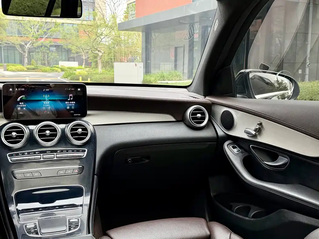 Mercedes-Benz Mercedes-Benz GLC 2019 GLC 260 4MATIC Sport Edition 2019 - thumbnail 16
