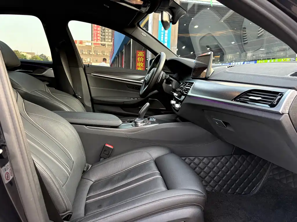 BMW BMW 5 Series Import 2022 Model Facelift 2 530i Style Edition M Sport Package 2023 - thumbnail 13