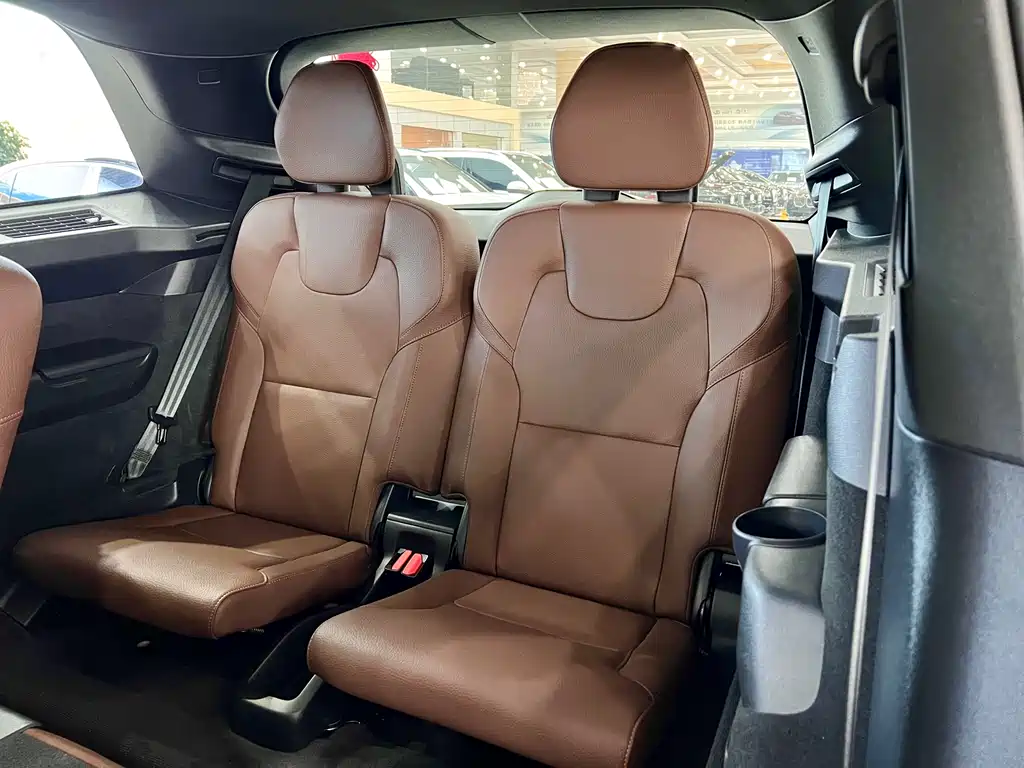 Volvo Volvo XC90 2024 B6 Momentum Luxury 7-seater 2025 - thumbnail 12
