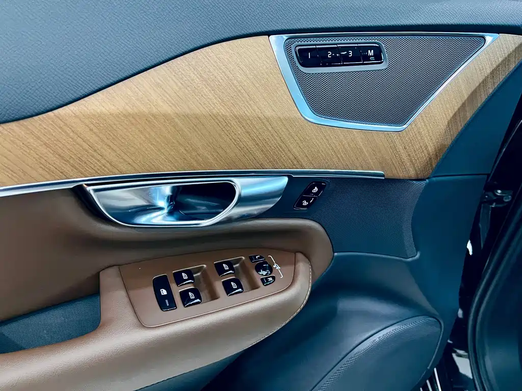 Volvo Volvo XC90 2024 B6 Momentum Luxury 7-seater 2025 - thumbnail 22