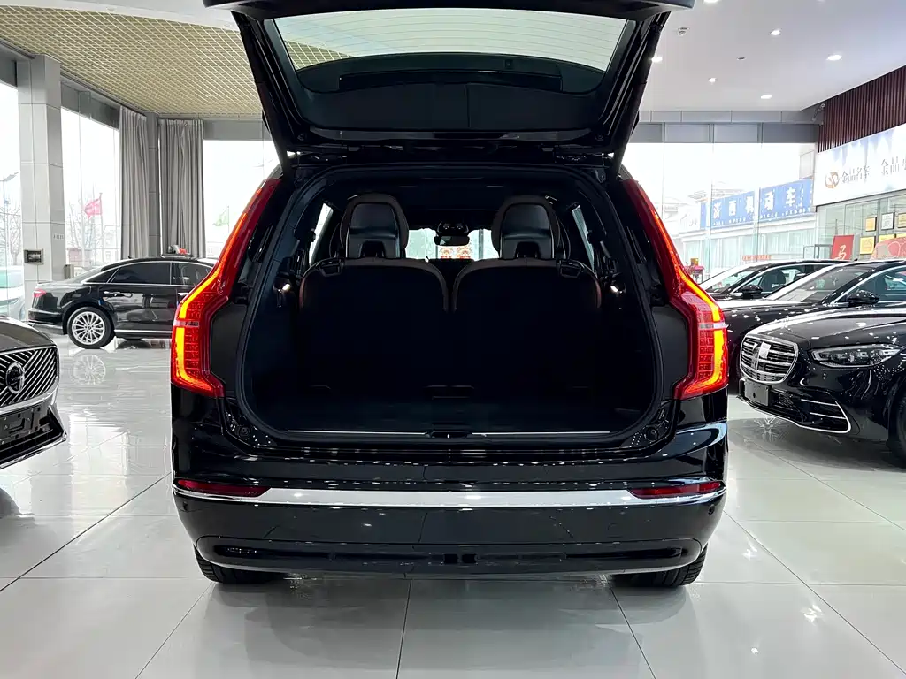 Volvo Volvo XC90 2024 B6 Momentum Luxury 7-seater 2025 - thumbnail 23