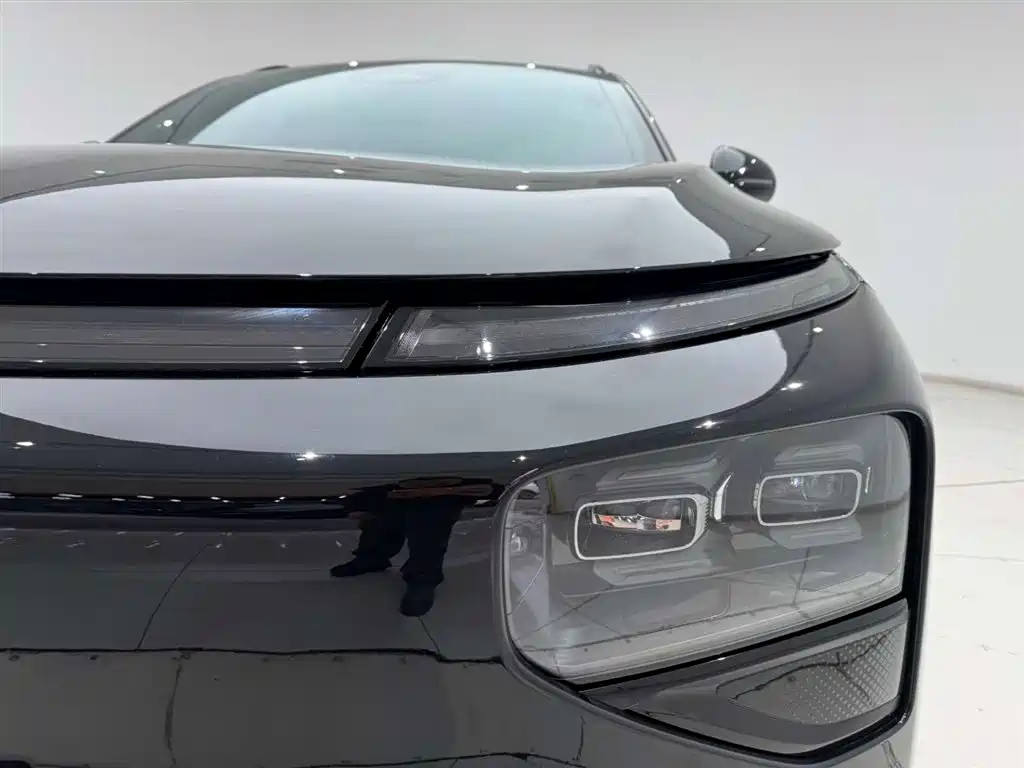 XPeng XPeng G9 2025 680 Ultra Long Range AWD Max 2025 - thumbnail 2