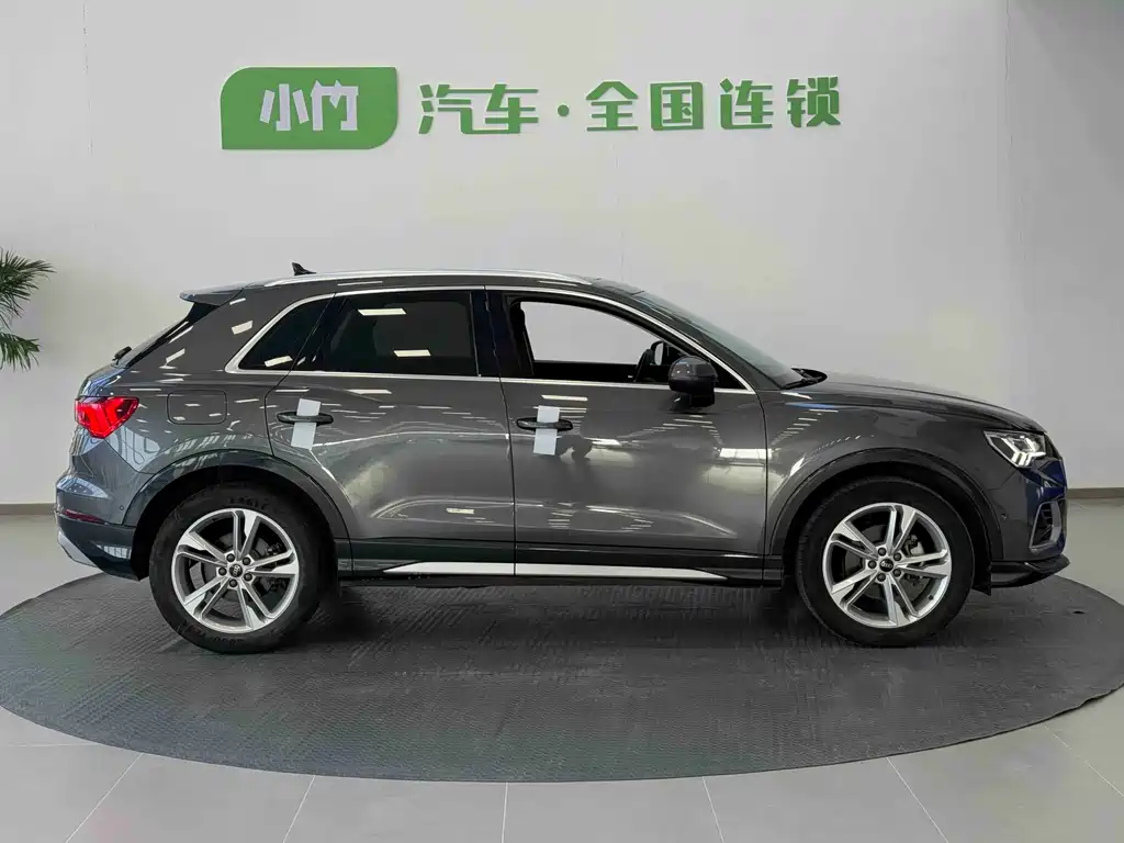Audi Audi Q3 2022 35 TFSI Fashion Elegant Model 2022 - thumbnail 4