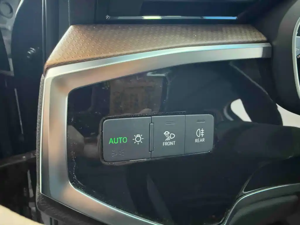 Audi Audi Q3 2022 35 TFSI Fashion Elegant Model 2022 - thumbnail 10