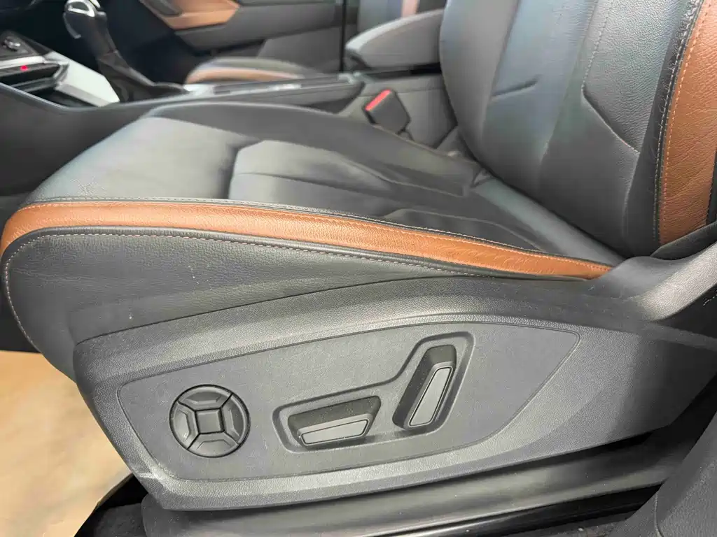 Audi Audi Q3 2022 35 TFSI Fashion Elegant Model 2022 - thumbnail 11