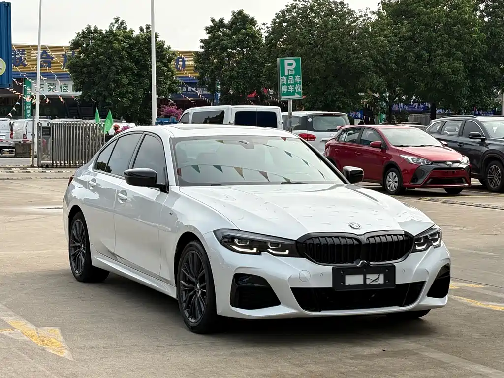 BMW BMW 3 Series 2022 330i M Sport Shadow Night Package 2022 - thumbnail 4