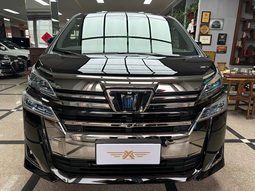 Toyota Alphard 2021 Crown Hybrid 2.5L HV Luxury Version 2022 - thumbnail 2