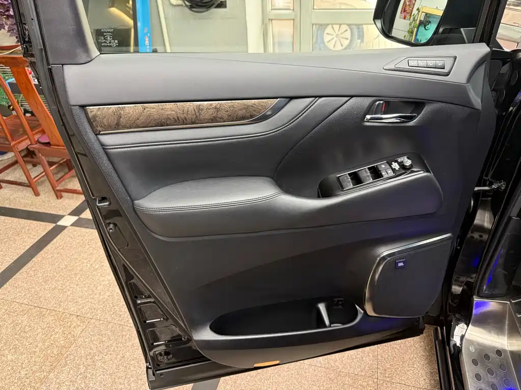 Toyota Alphard 2021 Crown Hybrid 2.5L HV Luxury Version 2022 - thumbnail 12