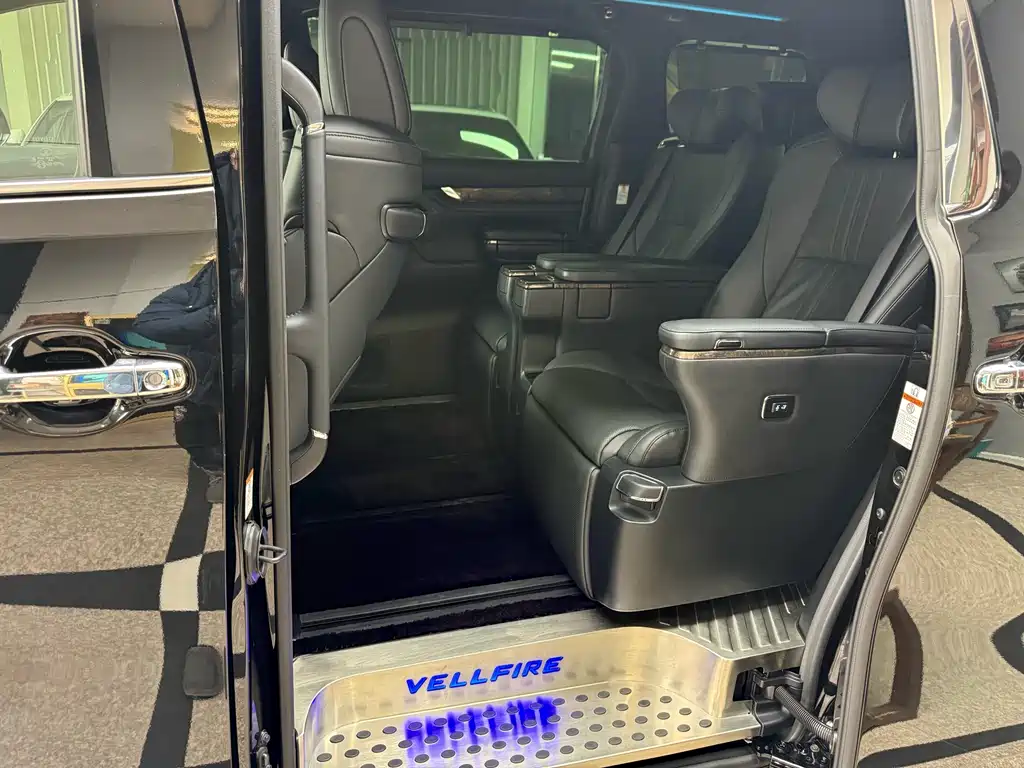 Toyota Alphard 2021 Crown Hybrid 2.5L HV Luxury Version 2022 - thumbnail 14